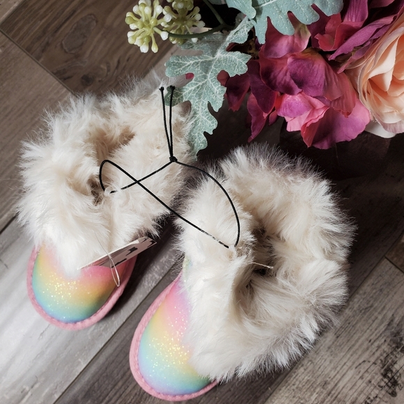 NWT KomforMe Girls Rainbow Pastel Faux Fur Glitter Boots Size 7 Toddler - Picture 9 of 16